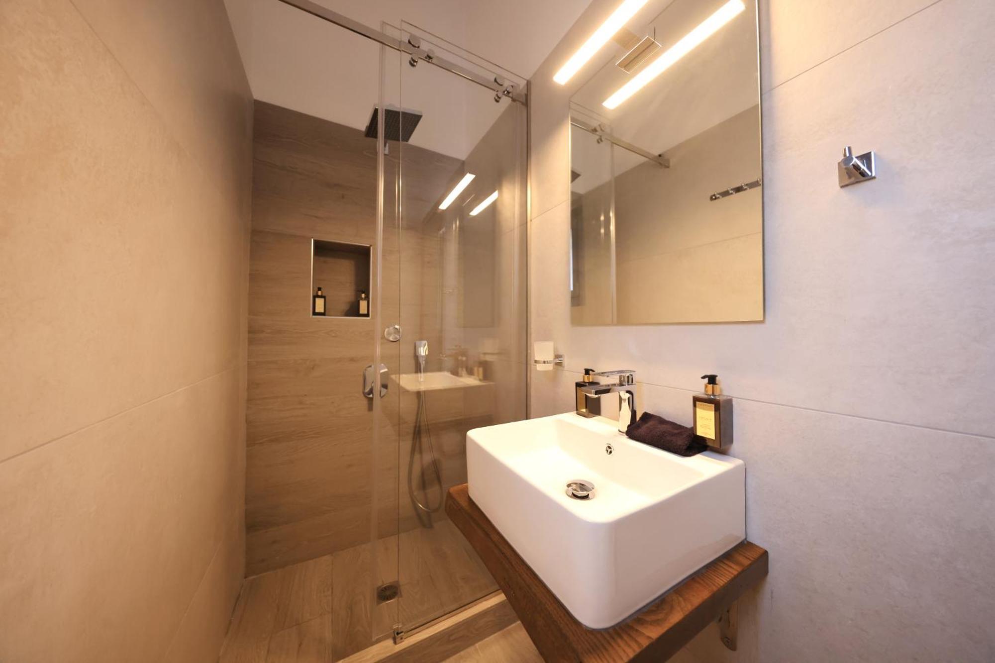 NJV plus K Aegina Extérieur photo
